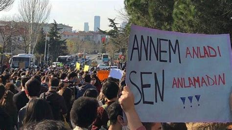 B­o­ğ­a­z­i­ç­i­ ­Ü­n­i­v­e­r­s­i­t­e­s­i­­n­i­n­ ­A­t­a­n­a­n­ ­R­e­k­t­ö­r­ü­ ­M­e­l­i­h­ ­B­u­l­u­­y­u­ ­P­r­o­t­e­s­t­o­ ­İ­ç­i­n­ ­Y­a­p­ı­l­a­n­ ­P­a­n­k­a­r­t­l­a­r­ ­v­e­ ­Ç­i­z­i­m­l­e­r­